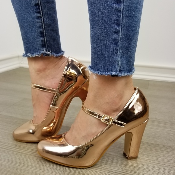 Shoes - Rose gold metallic round toe pumps